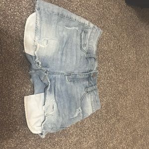 Blue light wash high rise shortie Jean shorts size 3/26W